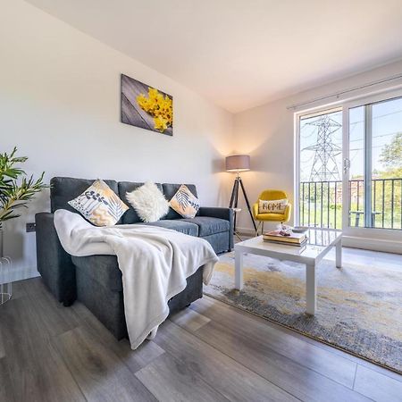 Ash View Place 4 -Heathrow - Thorpe Park - Free Parking Staines-upon-Thames Eksteriør billede