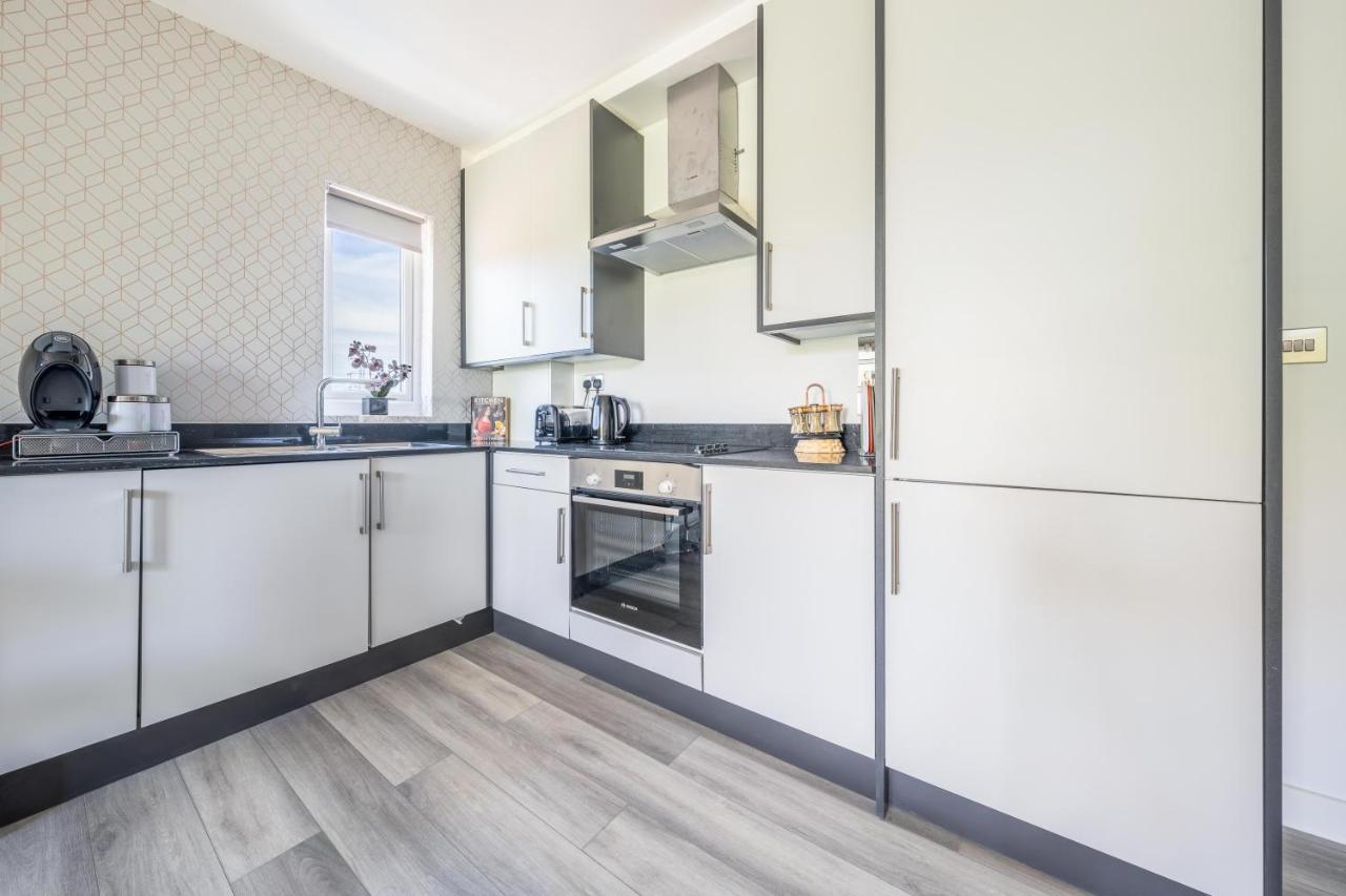 Ash View Place 4 -Heathrow - Thorpe Park - Free Parking Staines-upon-Thames Eksteriør billede