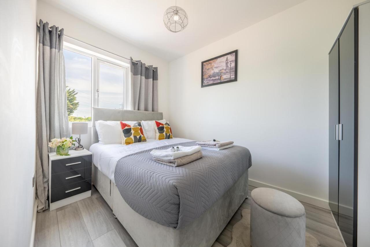 Ash View Place 4 -Heathrow - Thorpe Park - Free Parking Staines-upon-Thames Eksteriør billede