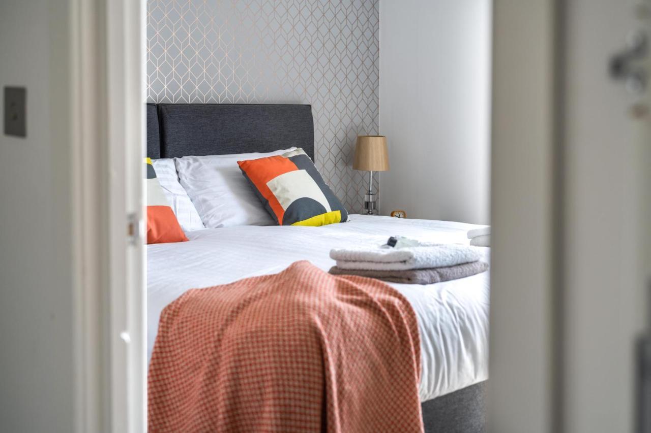 Ash View Place 4 -Heathrow - Thorpe Park - Free Parking Staines-upon-Thames Eksteriør billede