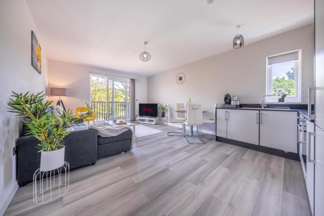 Ash View Place 4 -Heathrow - Thorpe Park - Free Parking Staines-upon-Thames Eksteriør billede