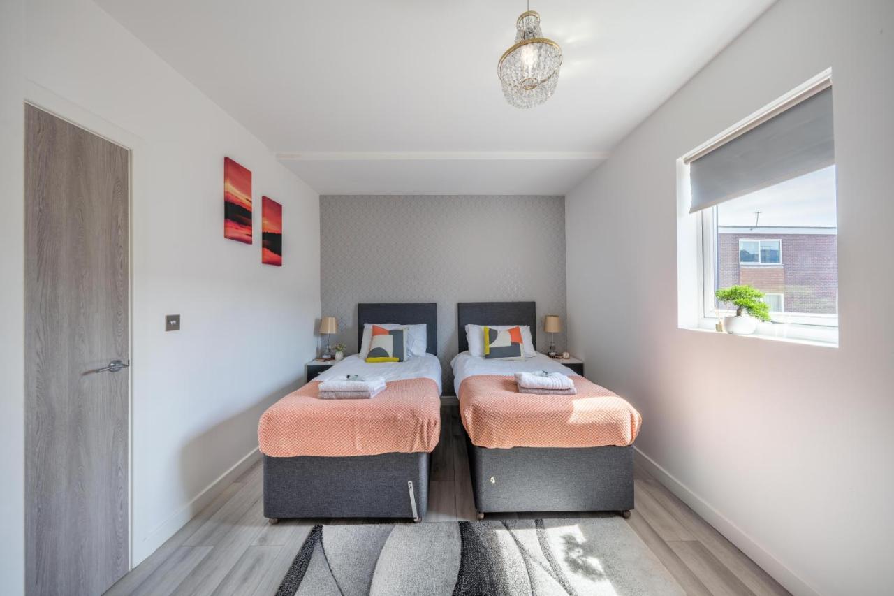 Ash View Place 4 -Heathrow - Thorpe Park - Free Parking Staines-upon-Thames Eksteriør billede