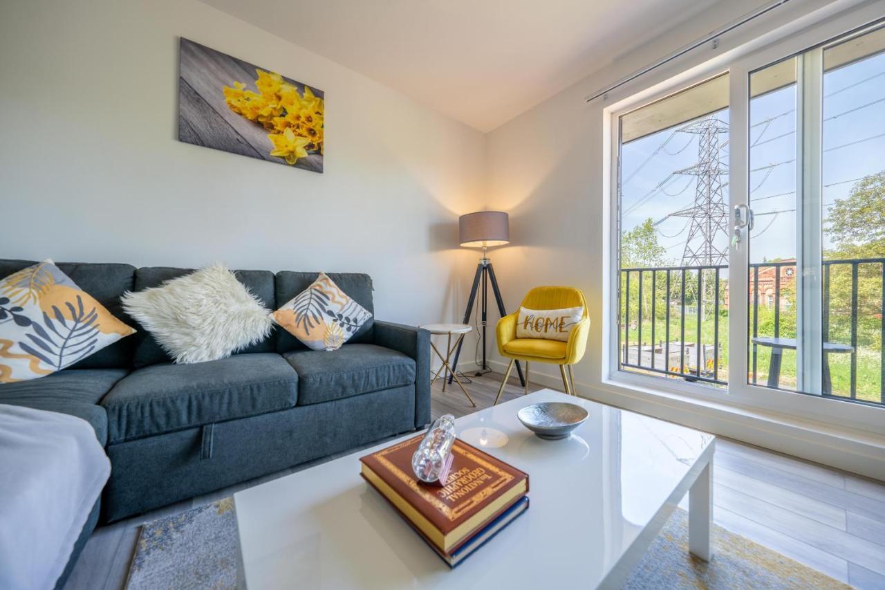 Ash View Place 4 -Heathrow - Thorpe Park - Free Parking Staines-upon-Thames Eksteriør billede