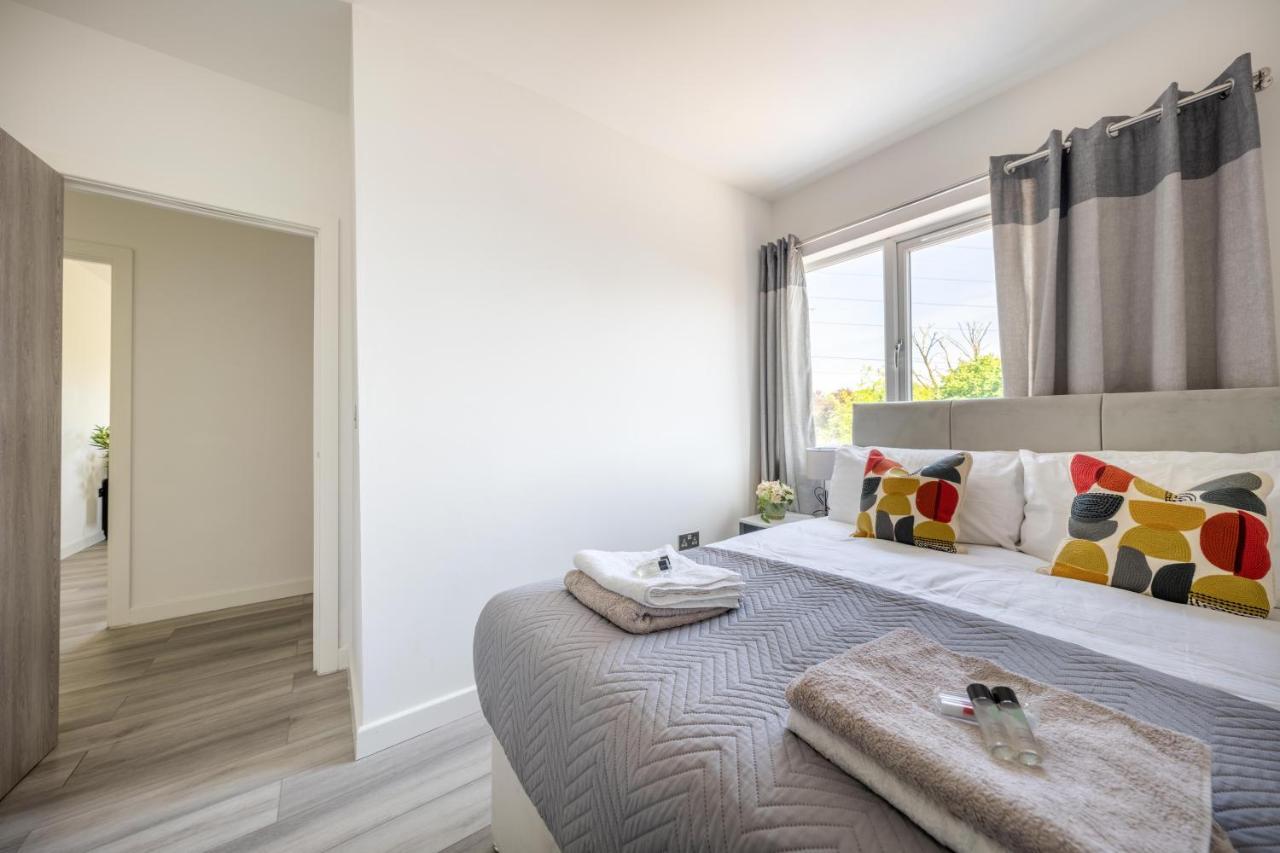 Ash View Place 4 -Heathrow - Thorpe Park - Free Parking Staines-upon-Thames Eksteriør billede