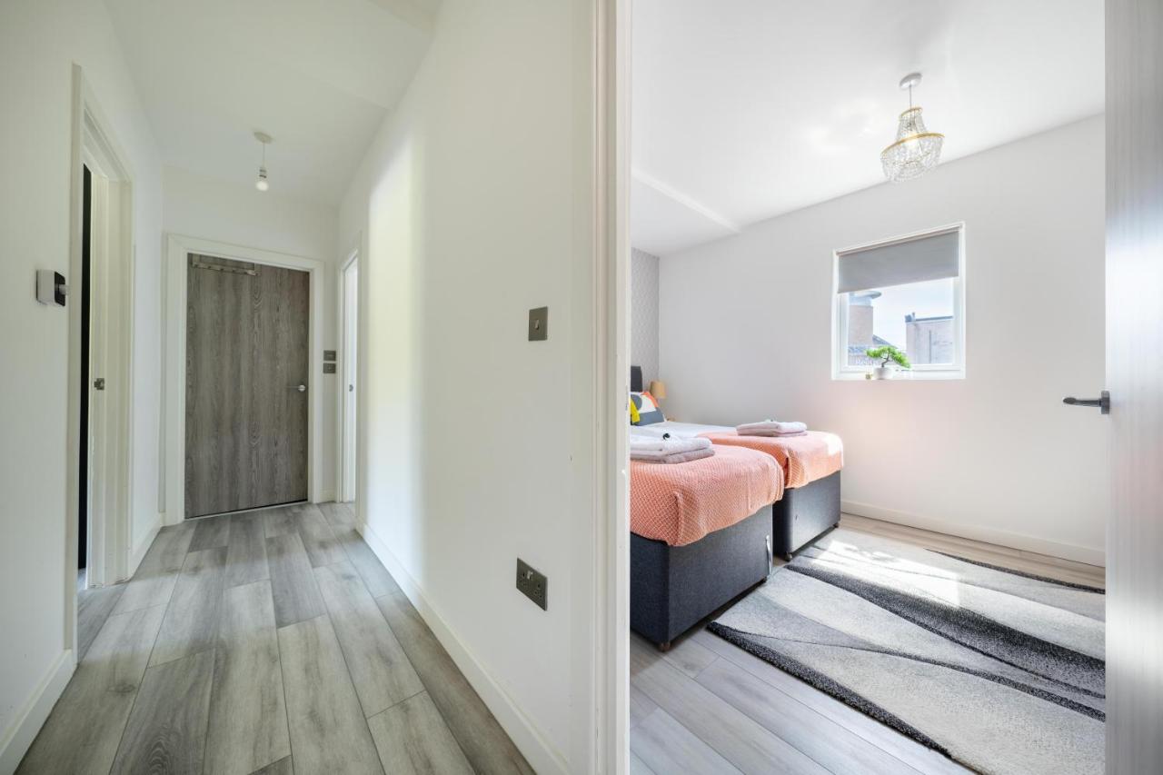 Ash View Place 4 -Heathrow - Thorpe Park - Free Parking Staines-upon-Thames Eksteriør billede