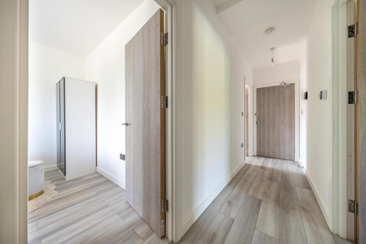 Ash View Place 4 -Heathrow - Thorpe Park - Free Parking Staines-upon-Thames Eksteriør billede