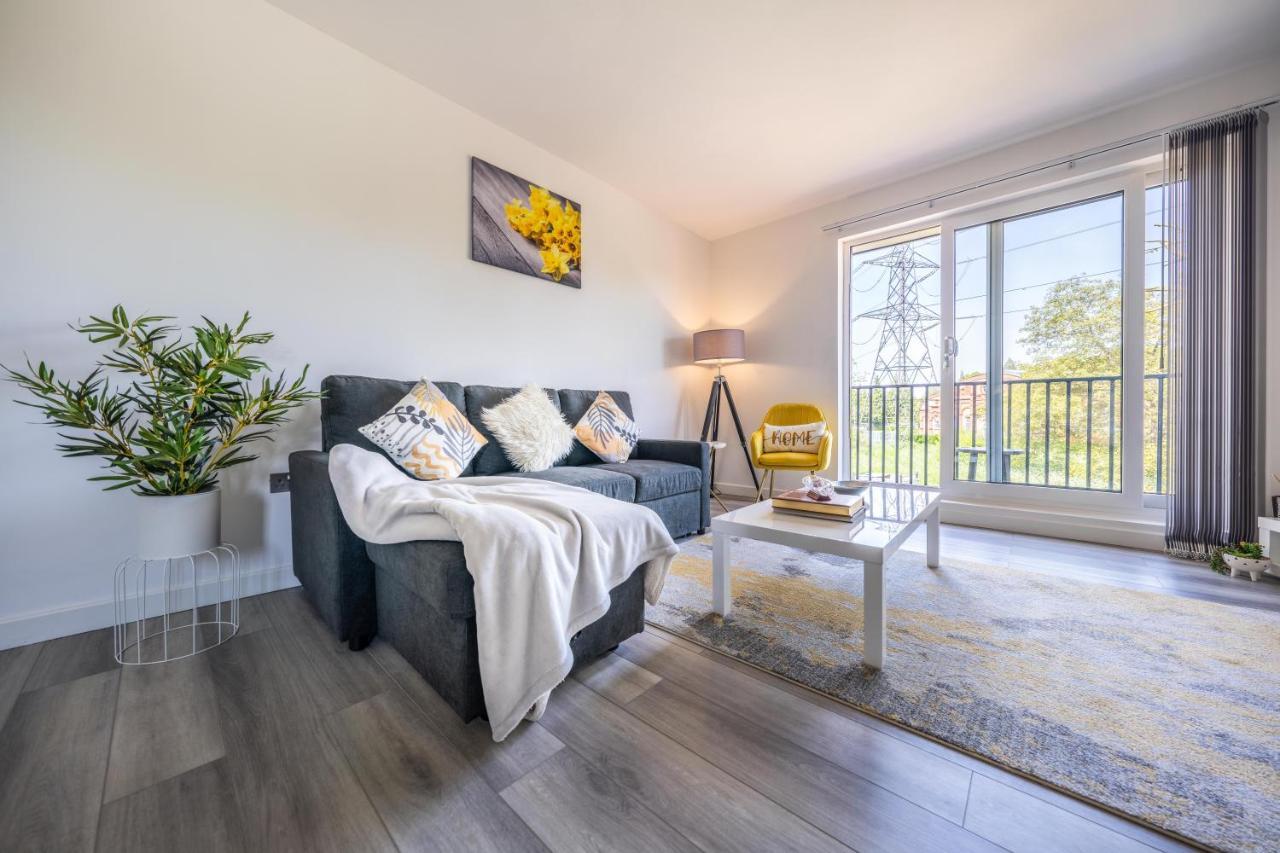Ash View Place 4 -Heathrow - Thorpe Park - Free Parking Staines-upon-Thames Eksteriør billede