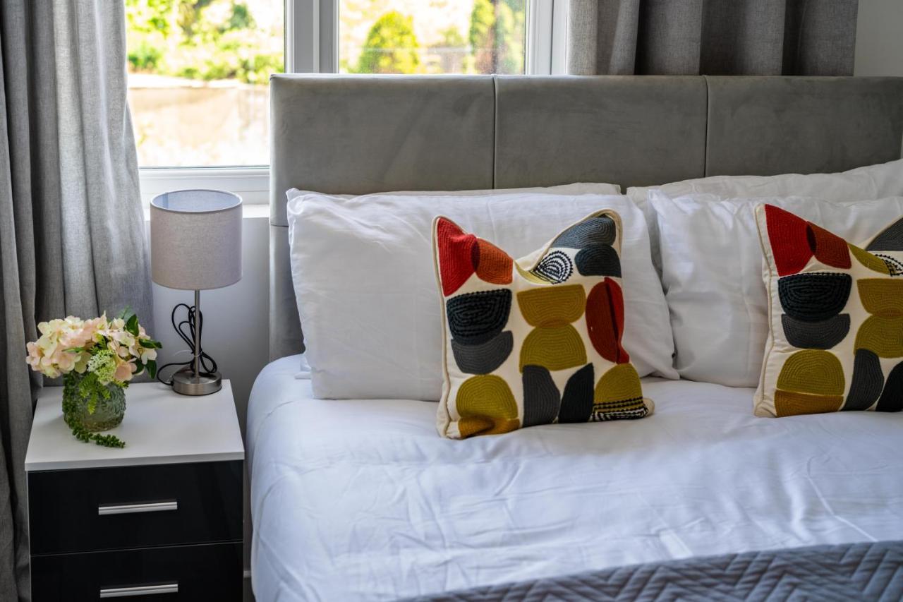 Ash View Place 4 -Heathrow - Thorpe Park - Free Parking Staines-upon-Thames Eksteriør billede