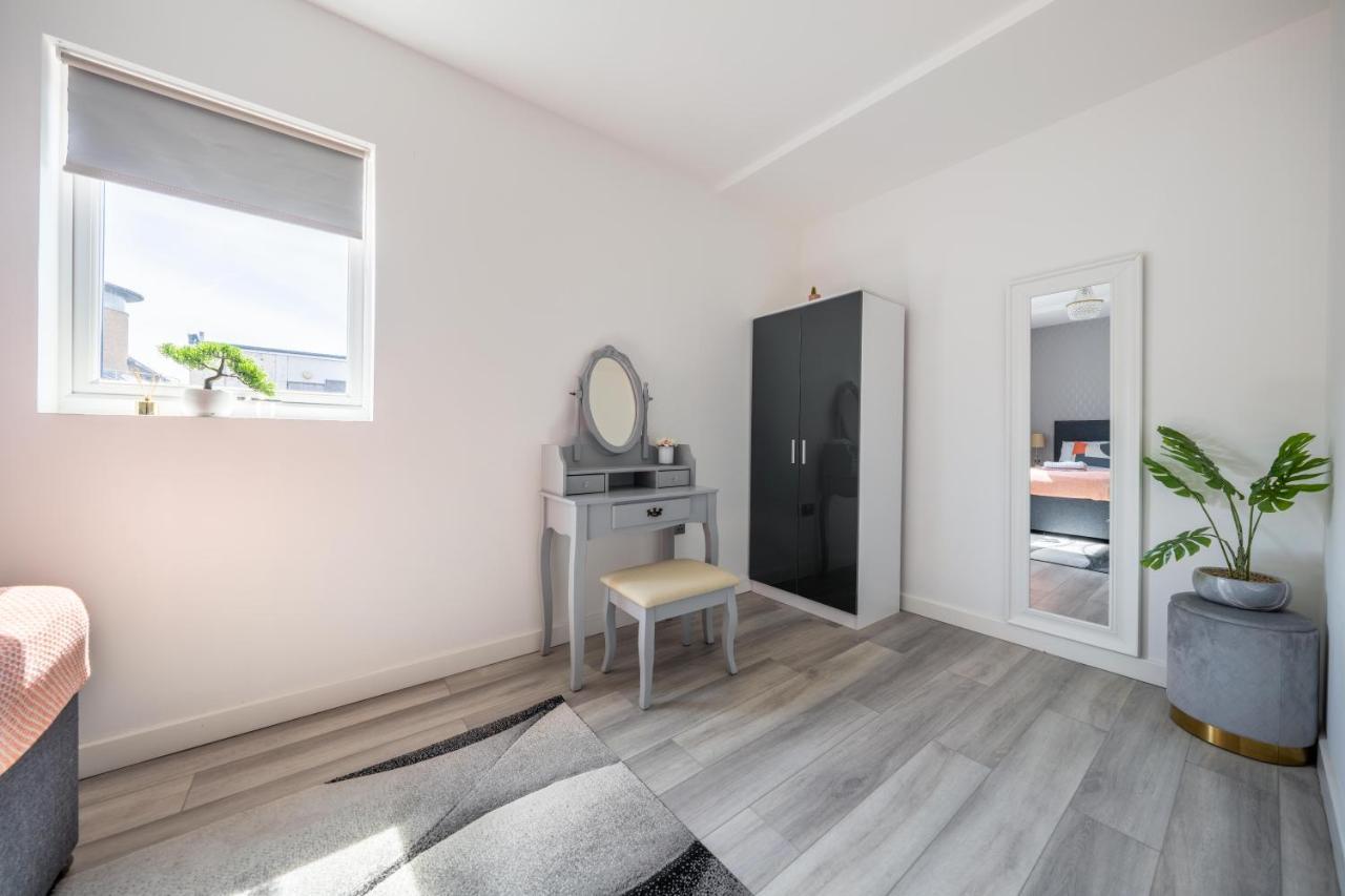 Ash View Place 4 -Heathrow - Thorpe Park - Free Parking Staines-upon-Thames Eksteriør billede