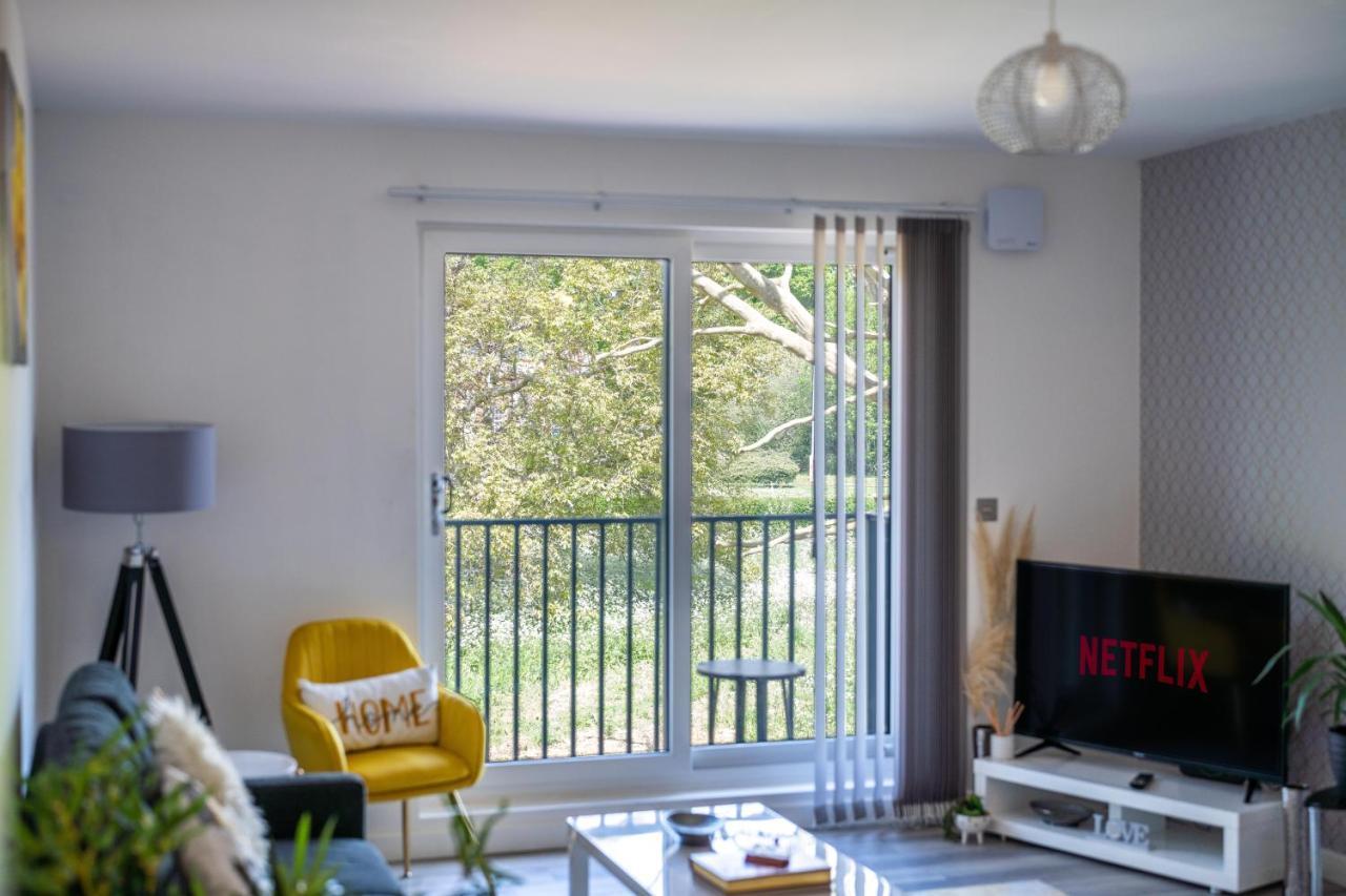 Ash View Place 4 -Heathrow - Thorpe Park - Free Parking Staines-upon-Thames Eksteriør billede