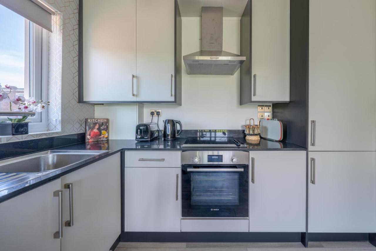 Ash View Place 4 -Heathrow - Thorpe Park - Free Parking Staines-upon-Thames Eksteriør billede