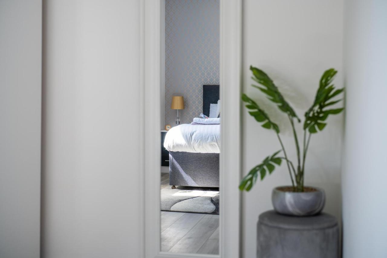 Ash View Place 4 -Heathrow - Thorpe Park - Free Parking Staines-upon-Thames Eksteriør billede
